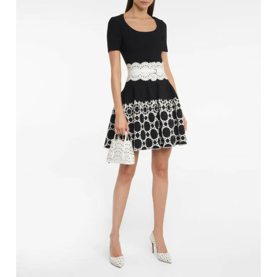 Alaïa Le Mina 16 Vienne Wave Leather Tote Bag - Image 4