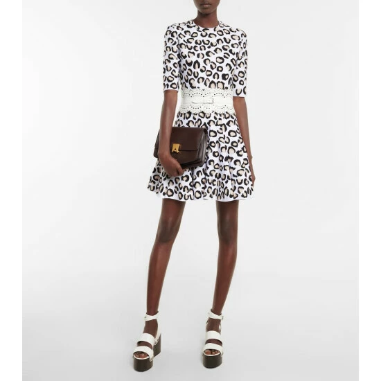 Alaïa Le Papa Medium Leather Crossbody Bag - Image 4